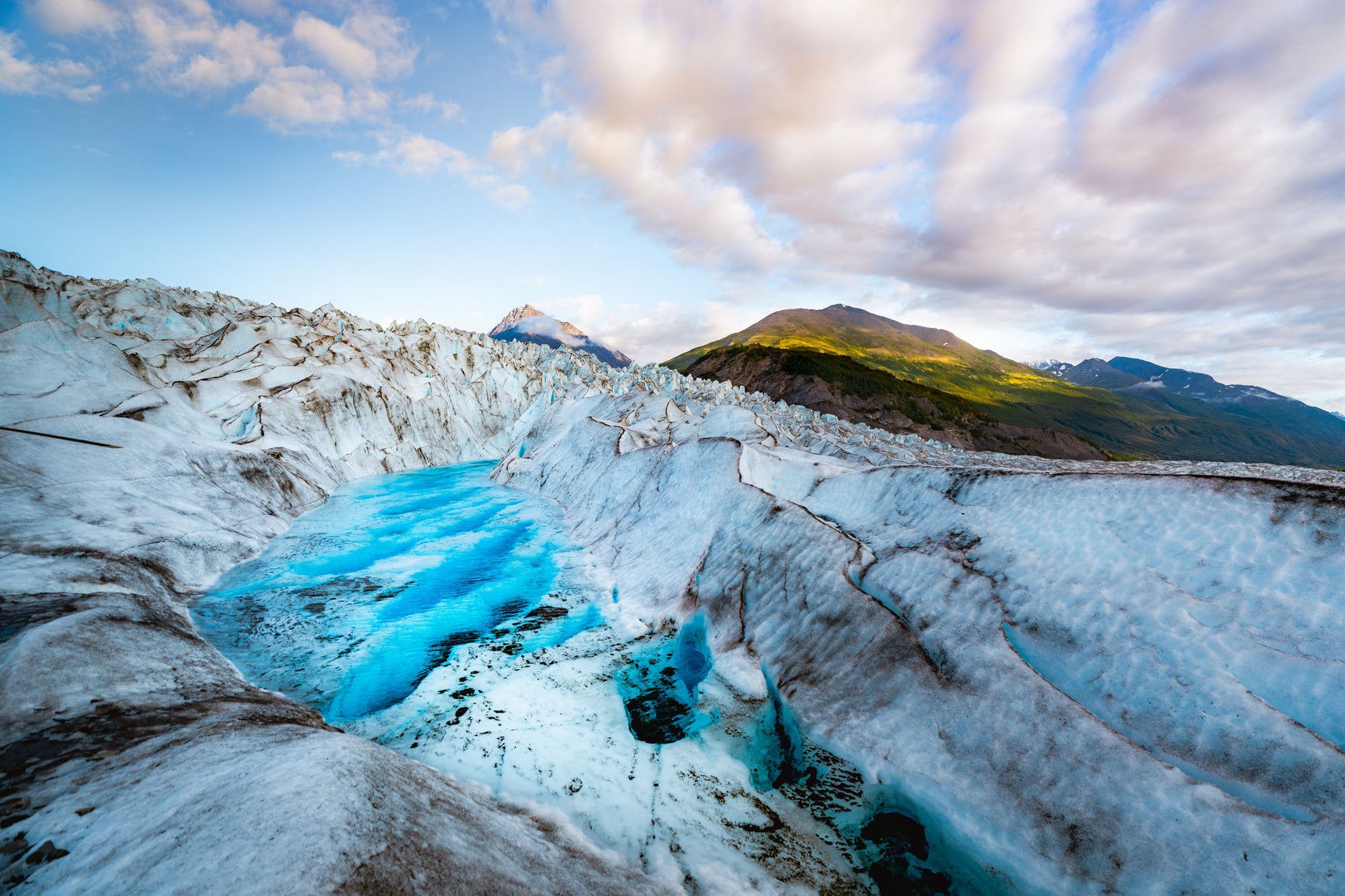 https://alphauniverseglobal.media.zestyio.com/20240825_a7RV_FE-16-35mm-F2.8-GM-II_AR504623.jpg?height=1200&fit=bounds