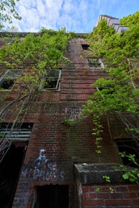 https://alphauniverseglobal.media.zestyio.com/Alpha-Universe-A7RV-Asylum-Drew-Geraci-4.jpg?height=300&fit=bounds
