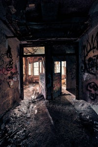 https://alphauniverseglobal.media.zestyio.com/Alpha-Universe-A7RV-Asylum-Drew-Geraci-7.jpeg?height=300&fit=bounds