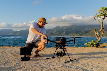 https://alphauniverseglobal.media.zestyio.com/Alpha-Universe-Airpeak-Nick-Gruen-BTS-4.jpg?height=300&fit=bounds