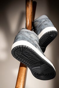 https://alphauniverseglobal.media.zestyio.com/Alpha-Universe-Amanda-Cain-Shoes-AirJordan1MidSE-2.jpg?height=300&fit=bounds