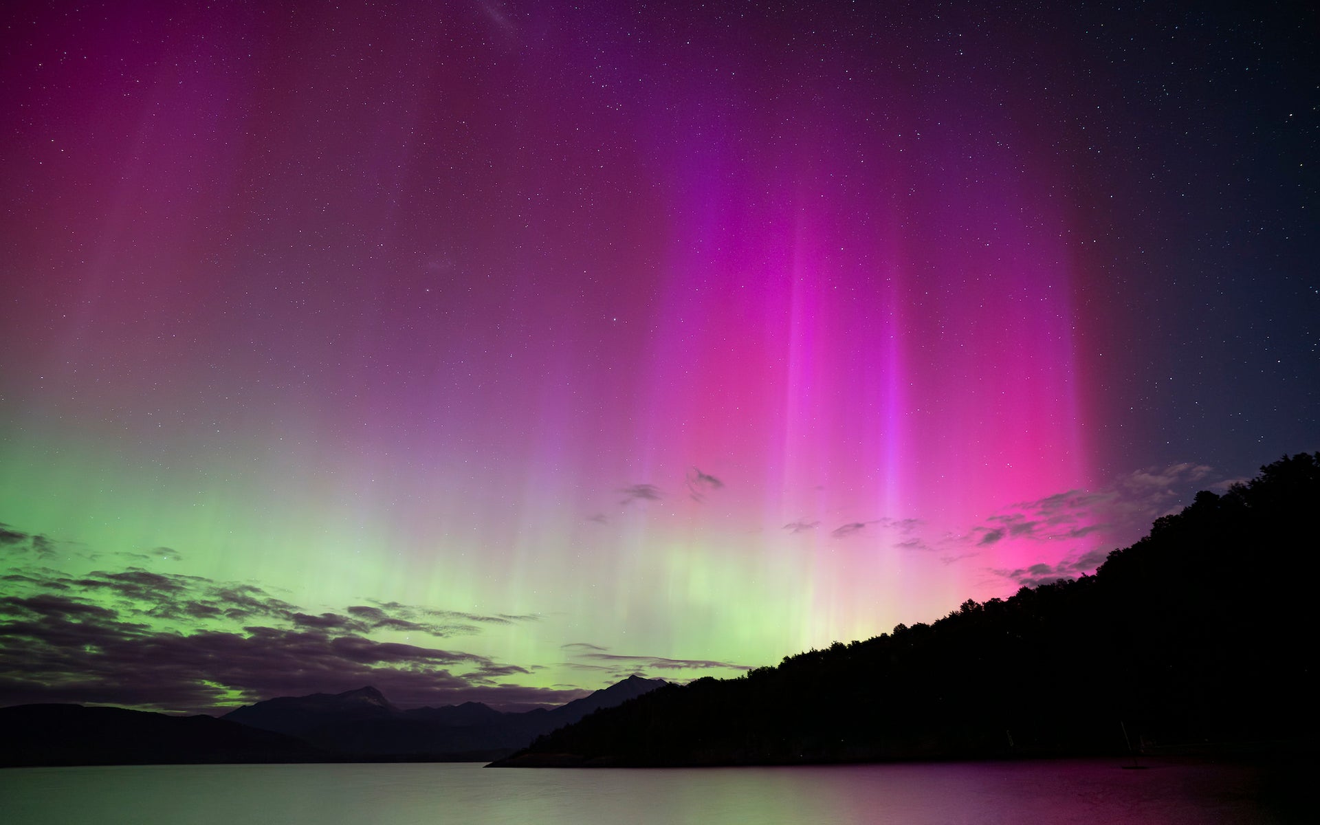 https://alphauniverseglobal.media.zestyio.com/Alpha-Universe-BTS-Cam-Stables-Aurora-Extra-01.jpg?height=1200&fit=bounds