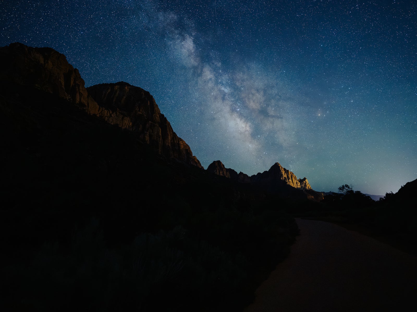 https://alphauniverseglobal.media.zestyio.com/Alpha-Universe-BTS-Matt-Matkin-14mm-Shot.jpg?height=1200&fit=bounds