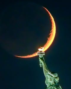 https://alphauniverseglobal.media.zestyio.com/Alpha-Universe-BTS-Moon-Statue-Mike-Meyers-2.jpg?height=300&fit=bounds