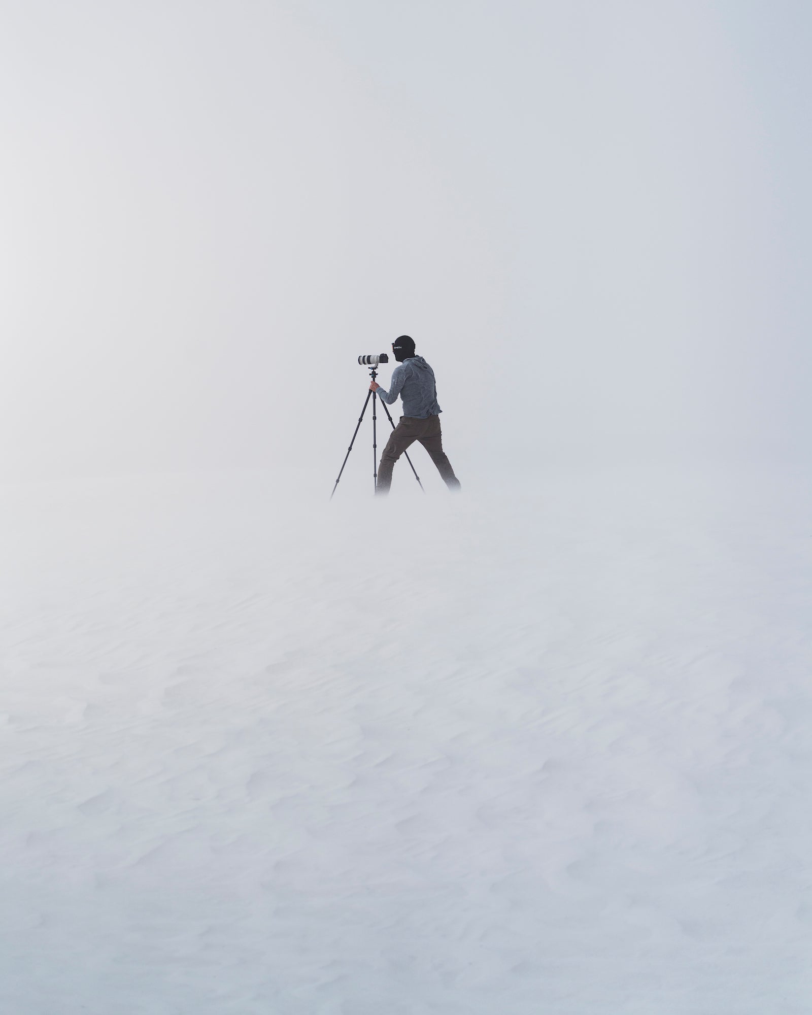 Photographer Paul Clarke (using the Sony Alpha 7R V & Sony 100-400mm f/4.5-5.6 G Master.) Photo by Ryan Ditch. Sony Alpha 7R V. Sony 100-400mm f/4.5-5.6 G Master. 1/4000-sec., f/4.5, ISO 100