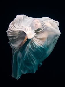 https://alphauniverseglobal.media.zestyio.com/Alpha-Universe-BTS-Sarah-Teng-2025-Main.jpg?height=300&fit=bounds