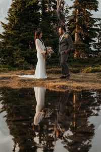 https://alphauniverseglobal.media.zestyio.com/Alpha-Universe-HenryTieuPhotography-85mm-14.jpg?height=300&fit=bounds