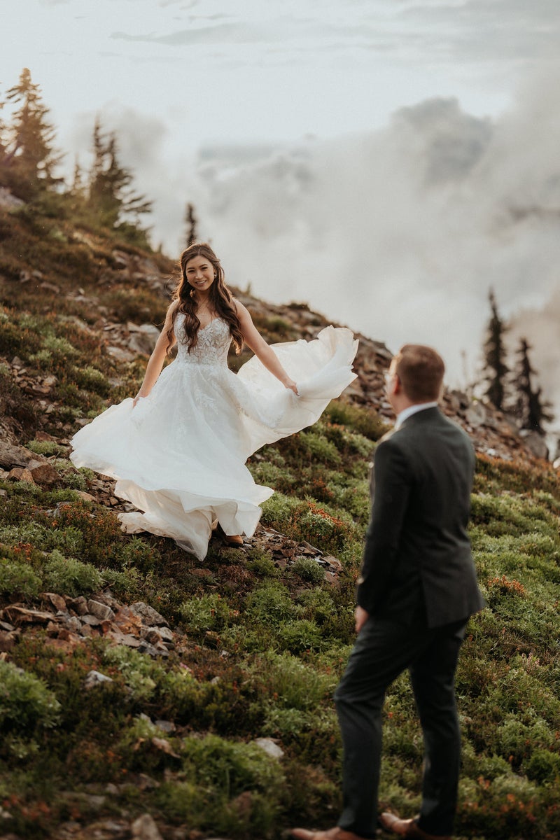 https://alphauniverseglobal.media.zestyio.com/Alpha-Universe-HenryTieuPhotography-85mm-16.jpg?height=1200&fit=bounds