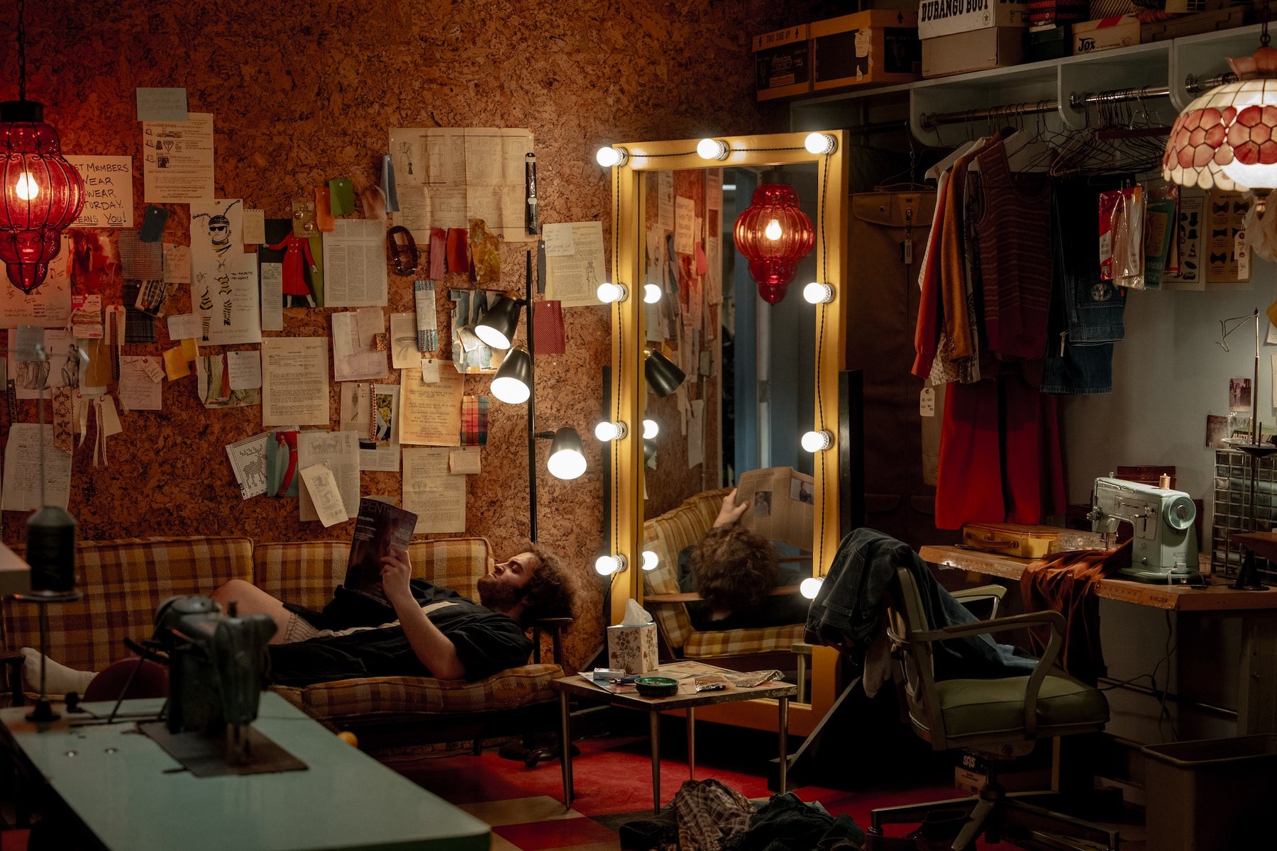 https://alphauniverseglobal.media.zestyio.com/Alpha-Universe-Hopper-Stone-SNL-Film-Stills-4.jpeg?height=1200&fit=bounds