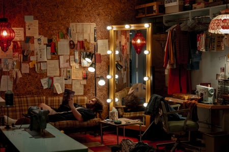 https://alphauniverseglobal.media.zestyio.com/Alpha-Universe-Hopper-Stone-SNL-Film-Stills-4.jpeg?height=300&fit=bounds