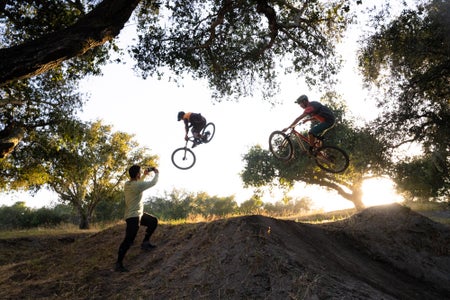 https://alphauniverseglobal.media.zestyio.com/Alpha-Universe-MountainBikes-Chris-Burkard-Xperia1IV-18.JPG?height=300&fit=bounds