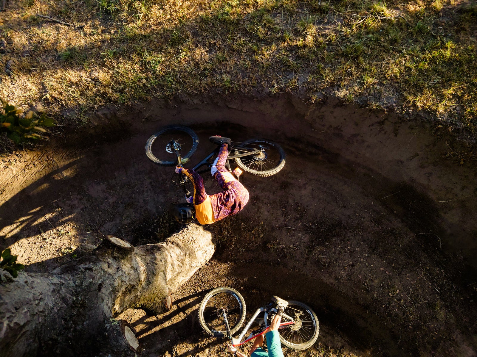https://alphauniverseglobal.media.zestyio.com/Alpha-Universe-MountainBikes-Chris-Burkard-Xperia1IV-7.JPG?height=1200&fit=bounds