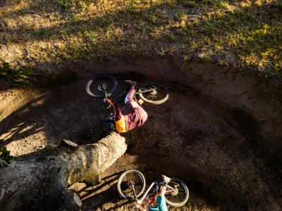 https://alphauniverseglobal.media.zestyio.com/Alpha-Universe-MountainBikes-Chris-Burkard-Xperia1IV-7.JPG?height=300&fit=bounds
