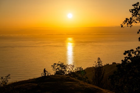 https://alphauniverseglobal.media.zestyio.com/Alpha-Universe-Photo-By-Chris-Burkard-2470GM-5.JPG?height=300&fit=bounds