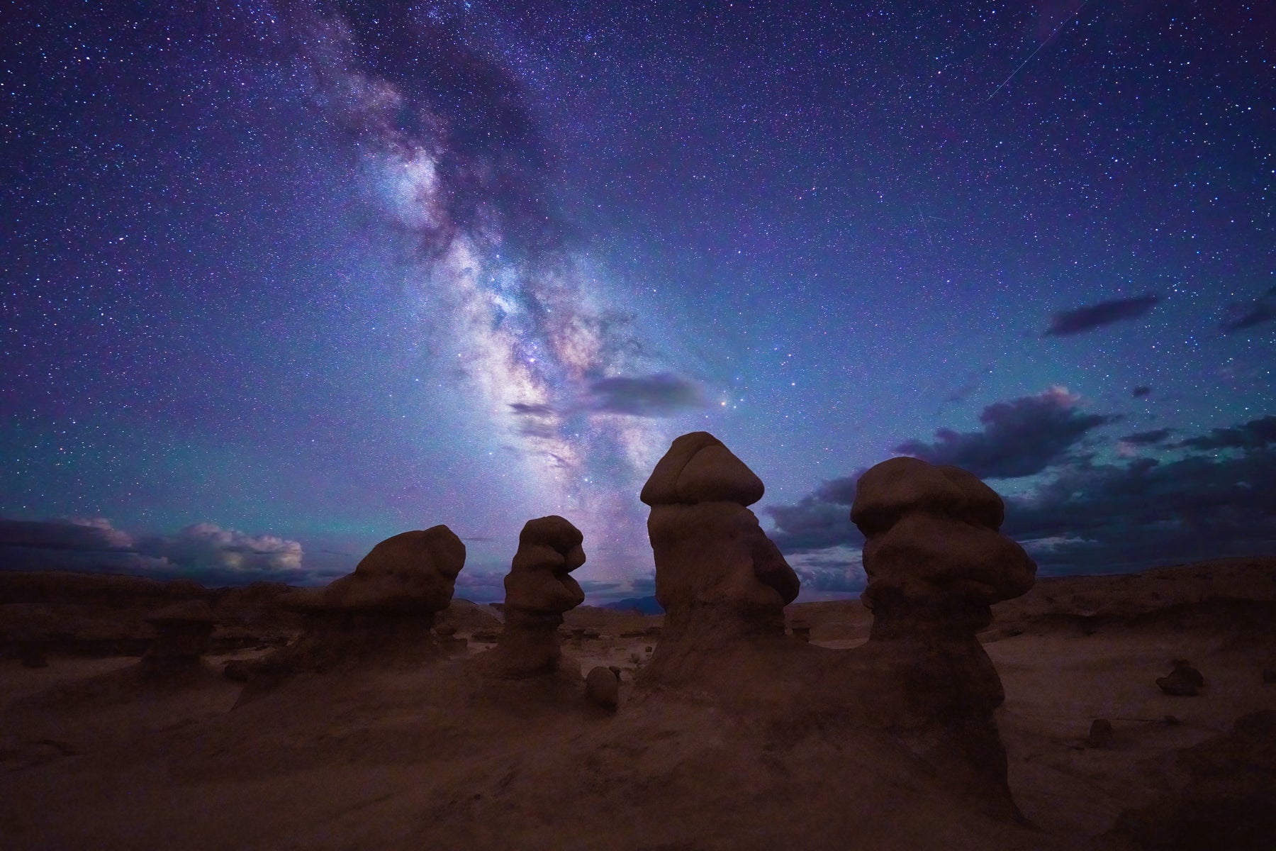 https://alphauniverseglobal.media.zestyio.com/Alpha-Universe-Photo-by-Autumn-Schrock-autumn-schrock_goblin-valley-astro-2.jpg?height=1200&fit=bounds