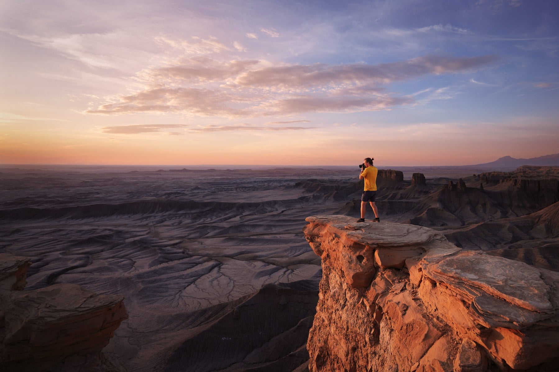 https://alphauniverseglobal.media.zestyio.com/Alpha-Universe-Photo-by-Autumn-Schrock-autumn-schrock_moonscape-overlook-1.Hk7CV7UNs.jpg?height=1200&fit=bounds