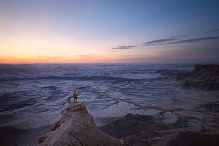 https://alphauniverseglobal.media.zestyio.com/Alpha-Universe-Photo-by-Autumn-Schrock-autumn-schrock_moonscape-overlook-4.jpg?height=300&fit=bounds