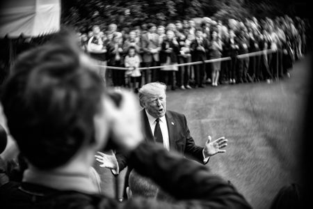https://alphauniverseglobal.media.zestyio.com/Alpha-Universe-Photo-by-David-Burnett--Trump-White-House-departure.rJ84E2u18.jpg?height=300&fit=bounds