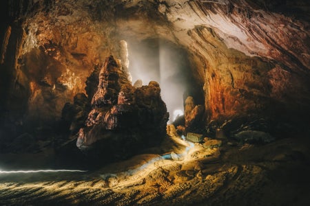https://alphauniverseglobal.media.zestyio.com/Alpha-Universe-Photo-by-L-Renee-LBlount_2022_Son-Dong-Cave-30.SkWqXkmUVo.jpg?height=300&fit=bounds
