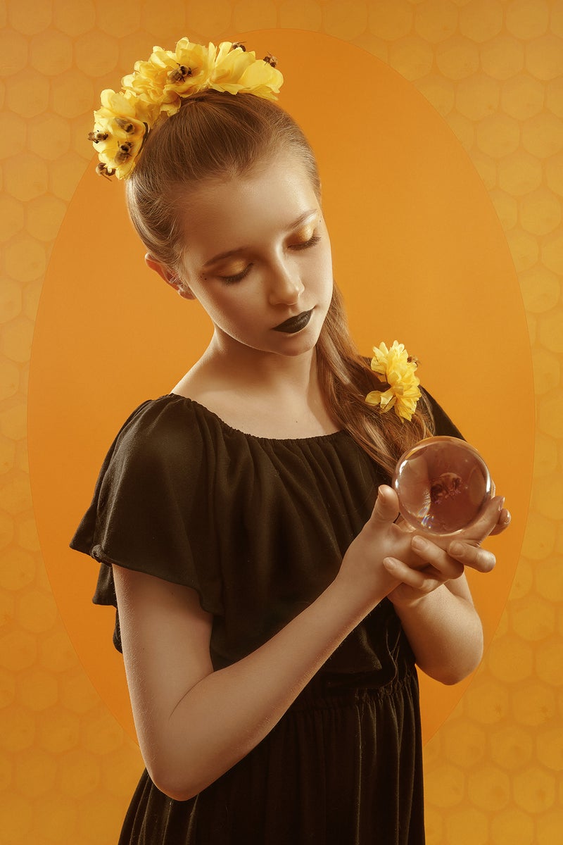 https://alphauniverseglobal.media.zestyio.com/Alpha-Universe-Rachel-Penry-Langlois-PenryStudioBumbleBees.jpg?height=1200&fit=bounds