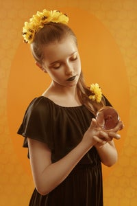 https://alphauniverseglobal.media.zestyio.com/Alpha-Universe-Rachel-Penry-Langlois-PenryStudioBumbleBees.jpg?height=300&fit=bounds