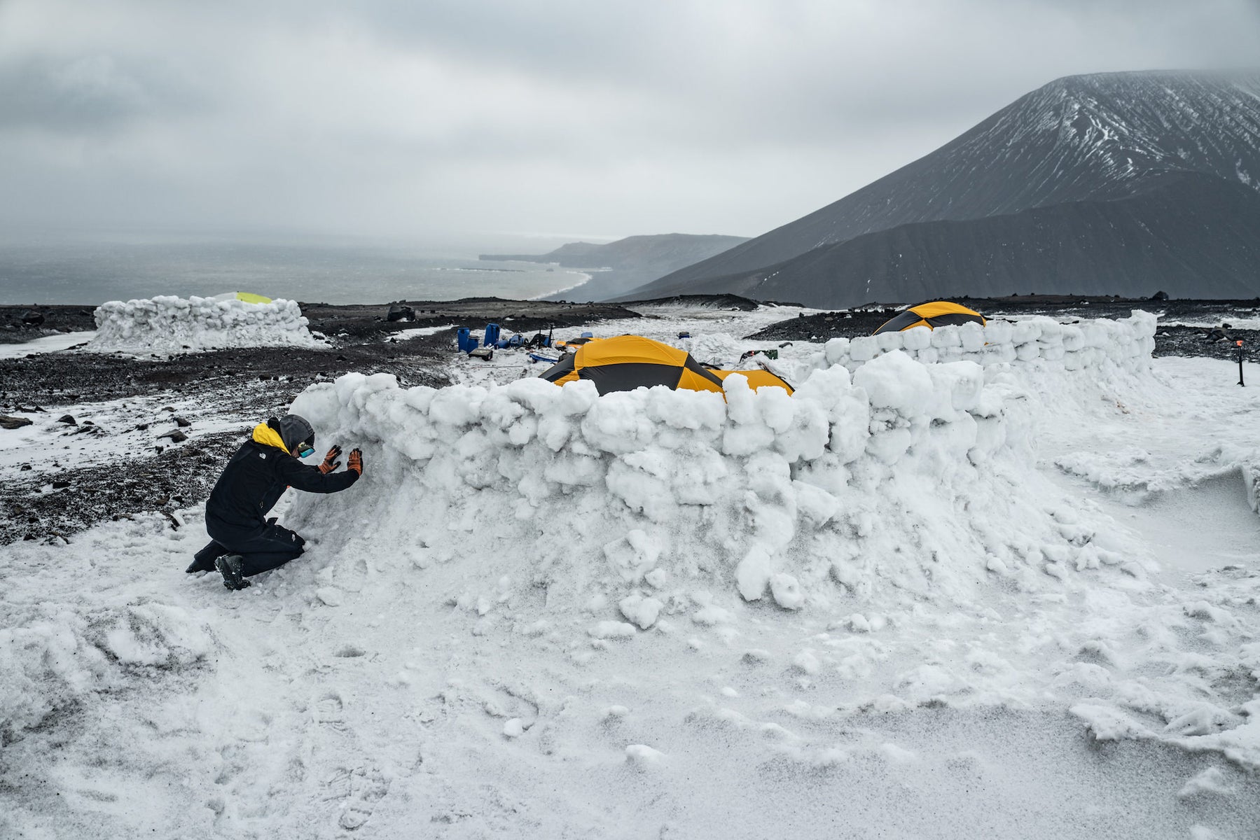 https://alphauniverseglobal.media.zestyio.com/Alpha-Universe-Renan-Ozturk-Field-Notes-Lava-Lake-17.jpg?height=1200&fit=bounds