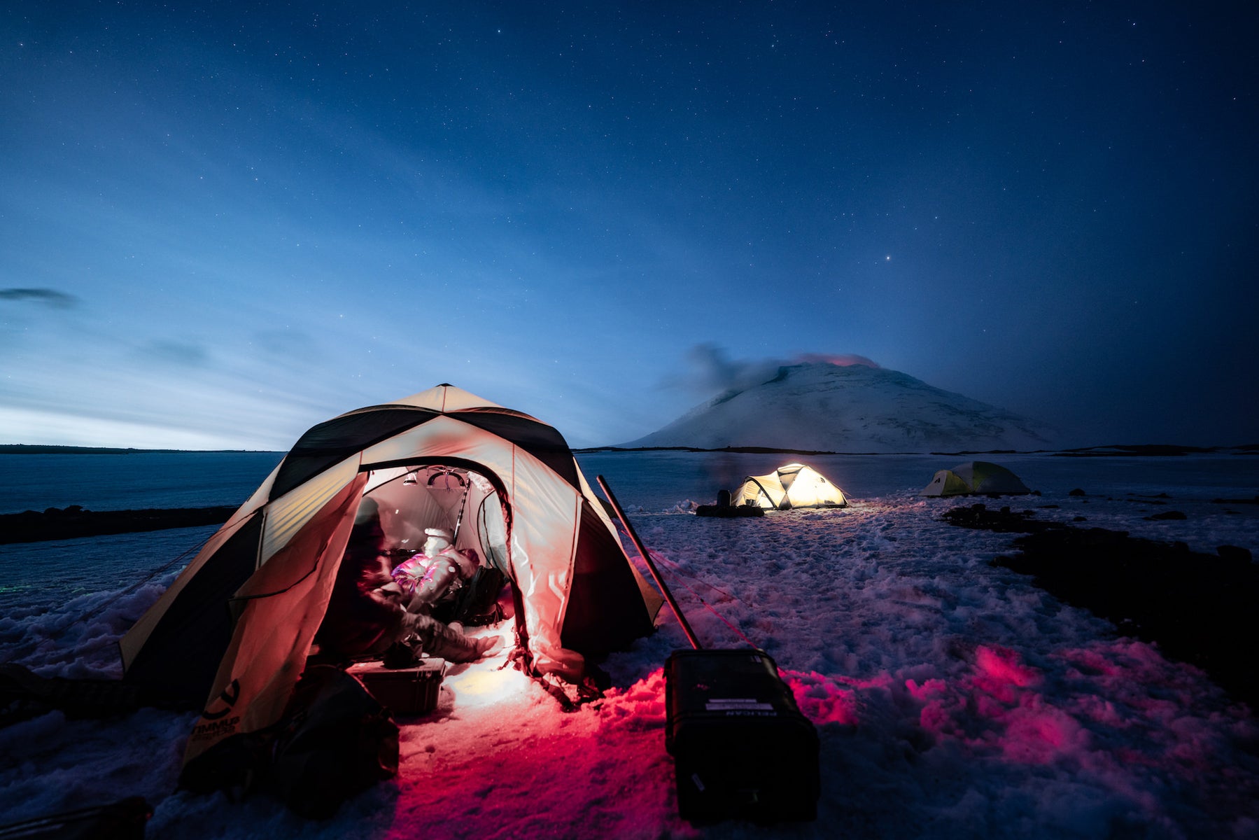 https://alphauniverseglobal.media.zestyio.com/Alpha-Universe-Renan-Ozturk-Field-Notes-Lava-Lake-4.jpg?height=1200&fit=bounds