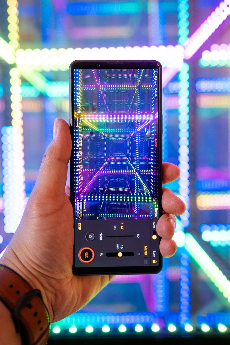 https://alphauniverseglobal.media.zestyio.com/Alpha-Universe-SD_XperiaPRO-I-7.jpg?height=1200&fit=bounds