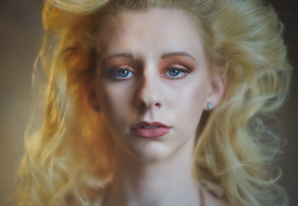 https://alphauniverseglobal.media.zestyio.com/Alpha-Universe-SoftPortraitLighting-ScottRobertLim-9.jpg?height=300&fit=bounds