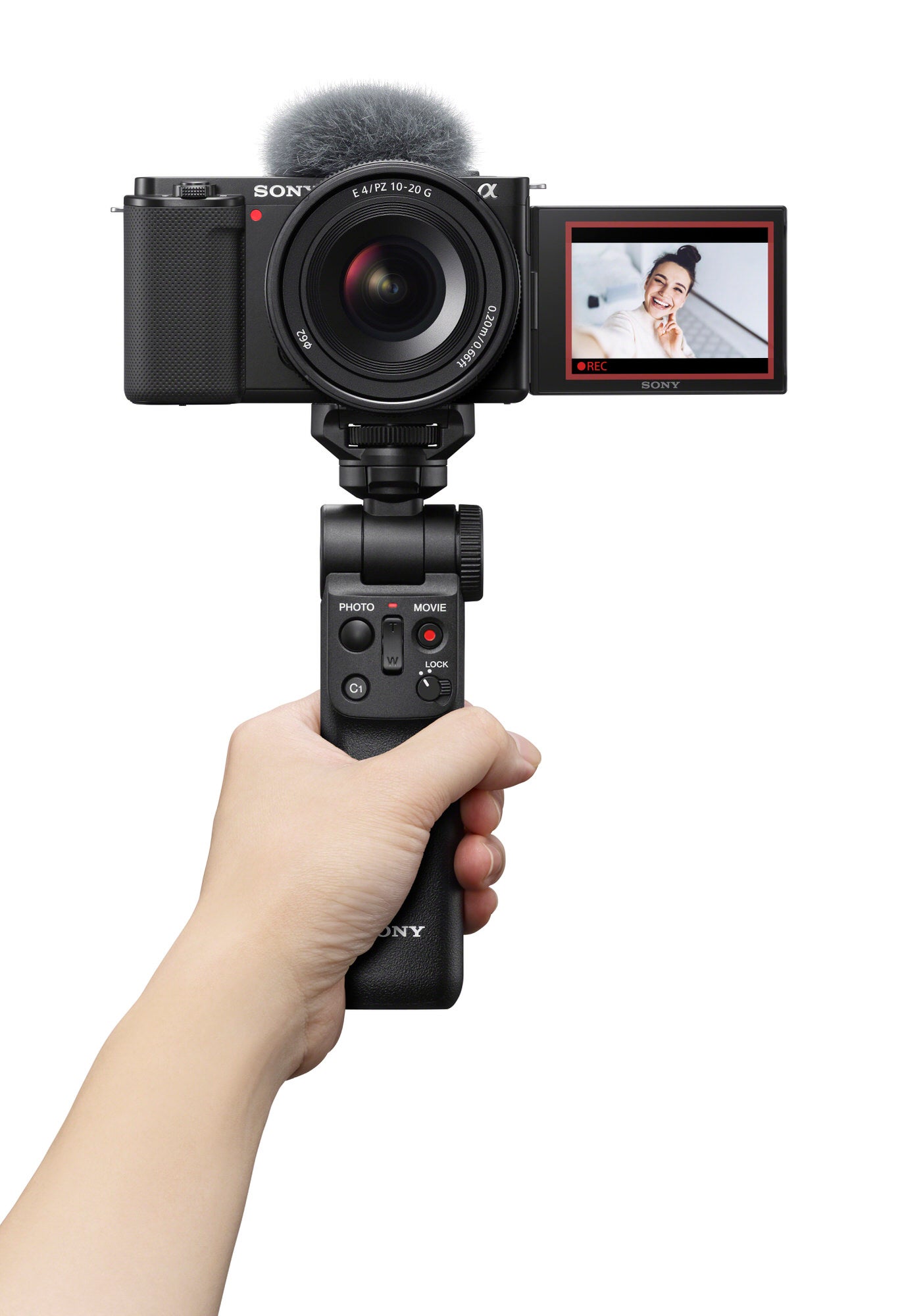 Alpha-Universe-Sony-10-20mm-F4-G-PZ-ZV-E10B_SELP1020G_GPVPT2BT_selfie.jpg