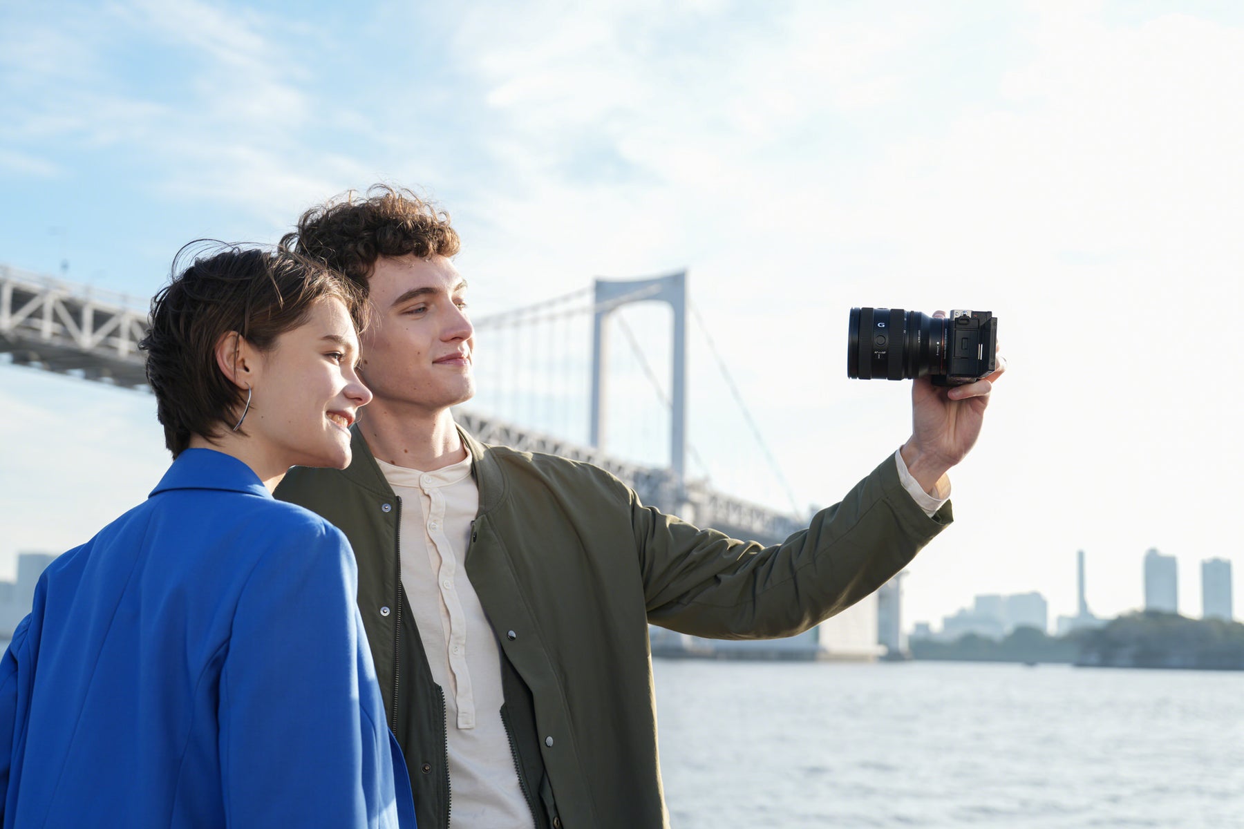 https://alphauniverseglobal.media.zestyio.com/Alpha-Universe-Sony-SEL2070G_ILCE-7C_Selfie.jpg?height=1200&fit=bounds