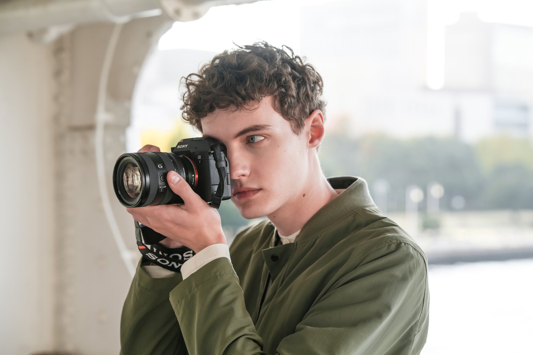https://alphauniverseglobal.media.zestyio.com/Alpha-Universe-Sony-SEL2070G_ILCE-7M4_Still_Shooting.jpg?height=1200&fit=bounds