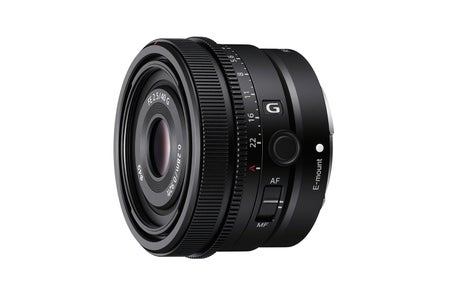 https://alphauniverseglobal.media.zestyio.com/Alpha-Universe-Vlogging-Lens-40F25G.jpg?height=300&fit=bounds