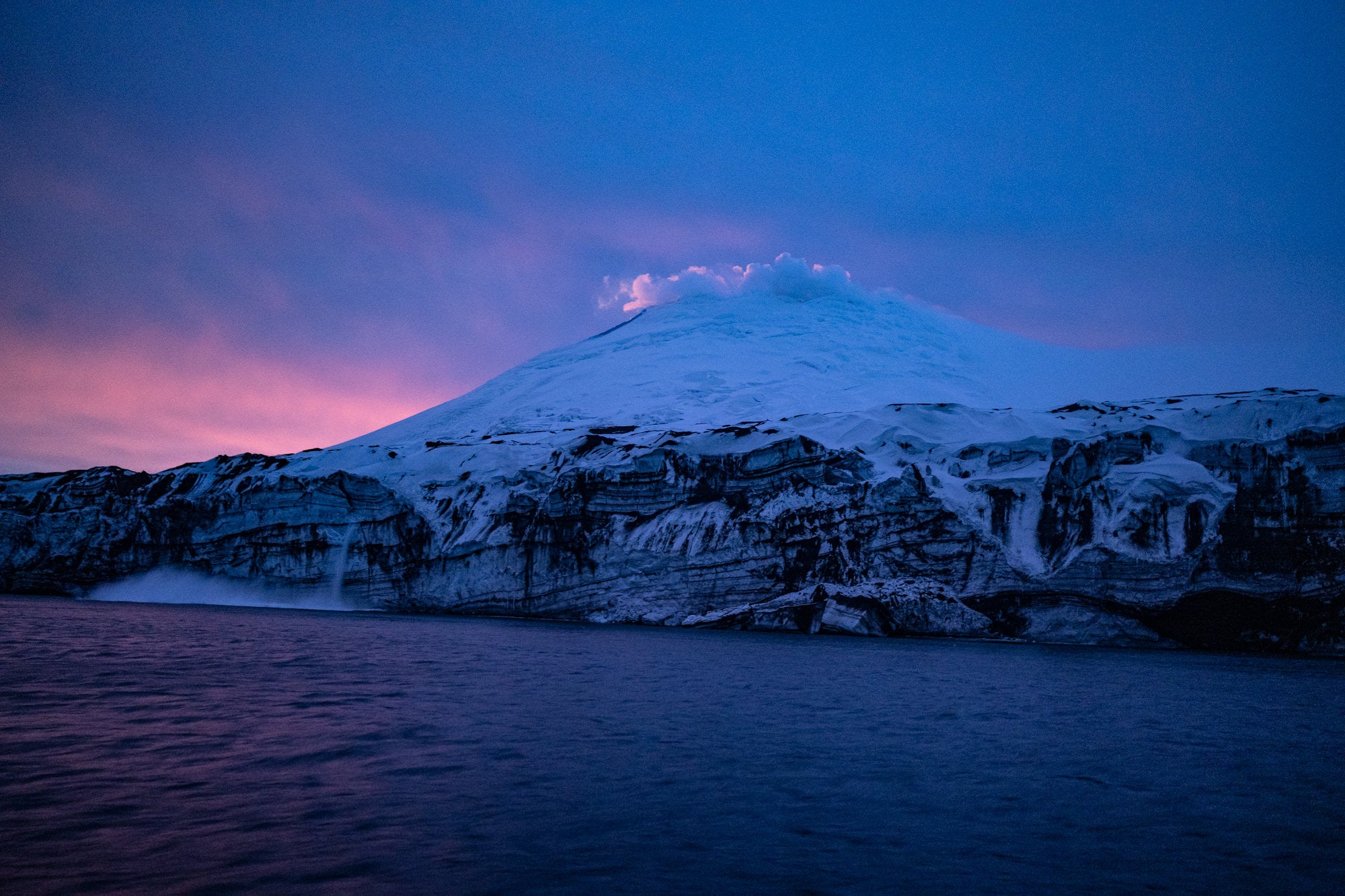 Photo by Renan Ozturk. Sony Alpha 1. Sony 35mm f/1.4 G Master. 1/4-sec., f/1.4, ISO 3200