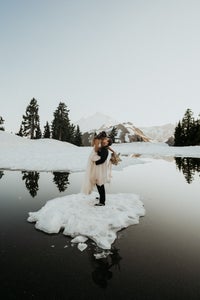 https://alphauniverseglobal.media.zestyio.com/Alpha-Universe-WIMB-HenryTieuPhotography-15.jpg?height=300&fit=bounds
