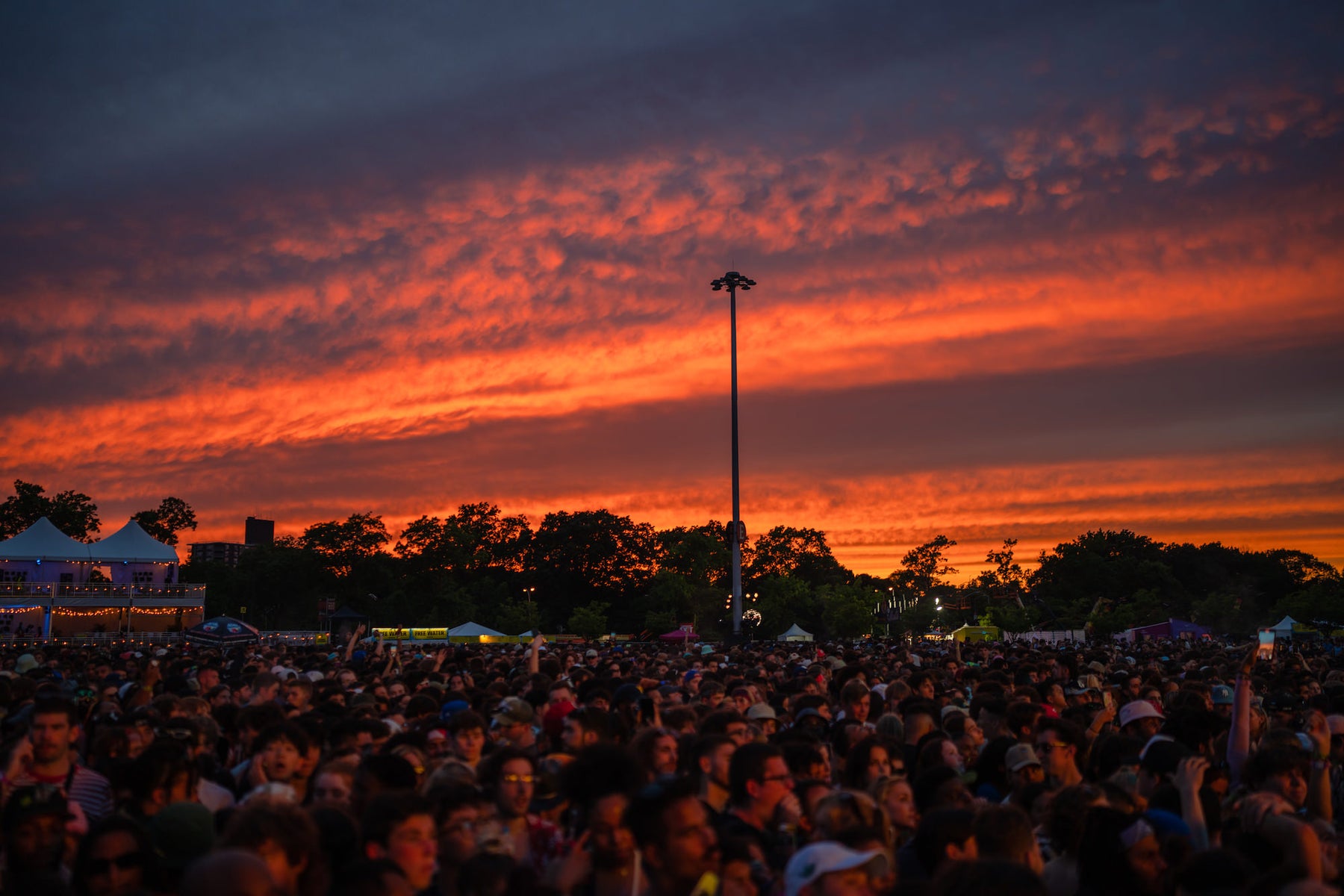 https://alphauniverseglobal.media.zestyio.com/Alpha-Universe-WIMB-Jeremy-Cohen-Concert-11.jpg?height=1200&fit=bounds