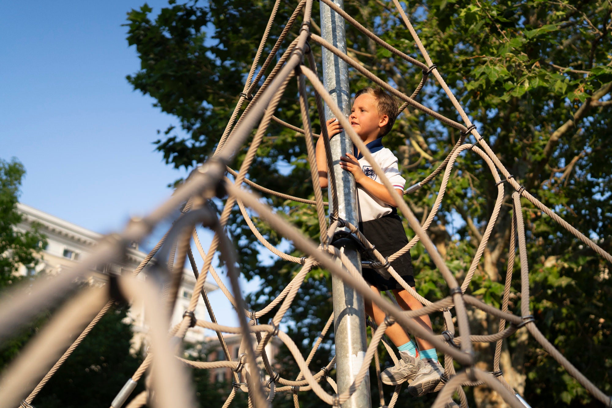 Photo by Nancy Borowick. Alpha 7R V. 35mm f/1.4 G Master. 1/4000-sec., f/1.6, ISO 400