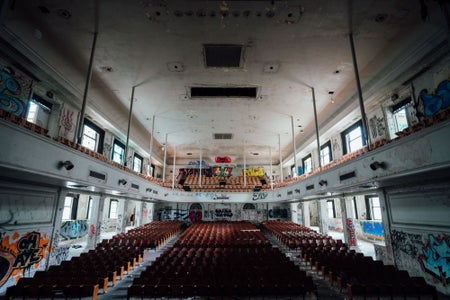 https://alphauniverseglobal.media.zestyio.com/Alpha-Universe-WIMB-Urbex-Max-Boncina-5.jpg?height=300&fit=bounds