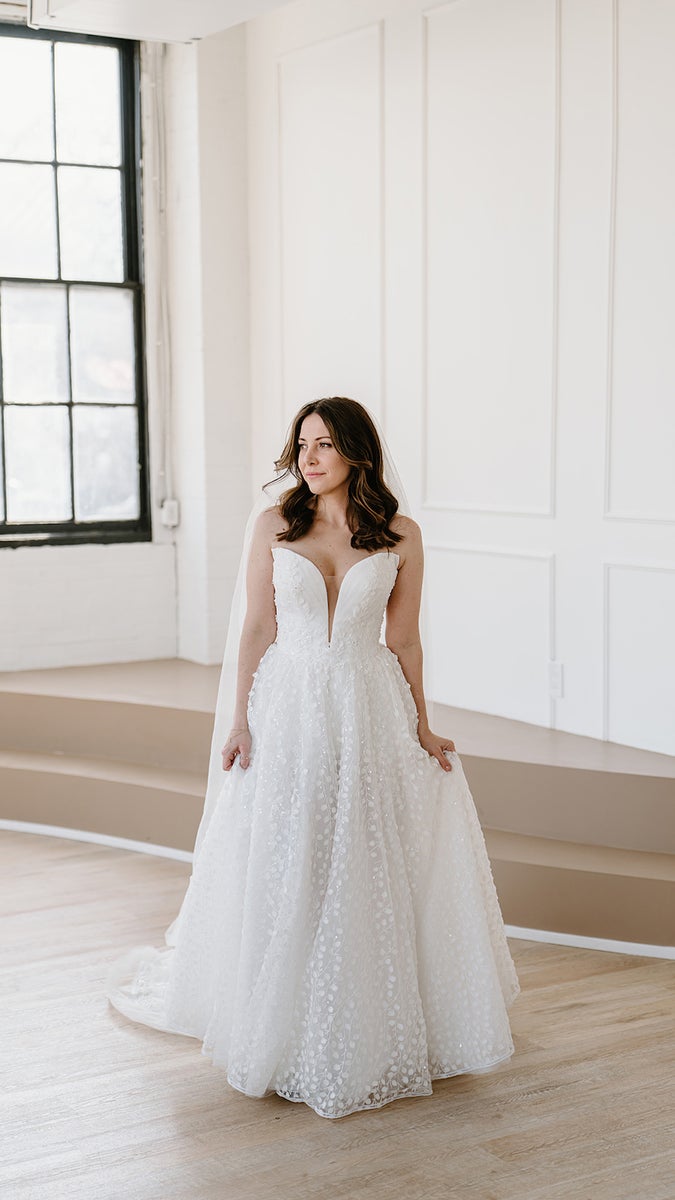 https://alphauniverseglobal.media.zestyio.com/Alpha-Universe-Wedding-Short-Gary-Kim-Evans-2.jpg?height=1200&fit=bounds