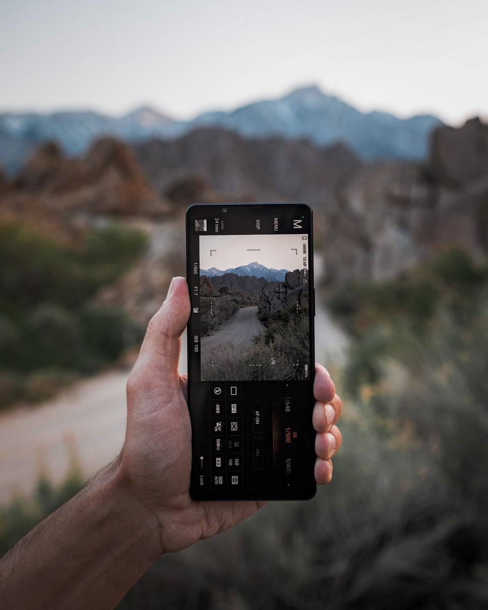https://alphauniverseglobal.media.zestyio.com/Alpha-Universe-Xperia-1-IV-Tiffany-Nguyen-13.jpg?height=1200&fit=bounds