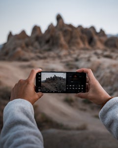 https://alphauniverseglobal.media.zestyio.com/Alpha-Universe-Xperia-1-IV-Tiffany-Nguyen-15.jpg?height=300&fit=bounds