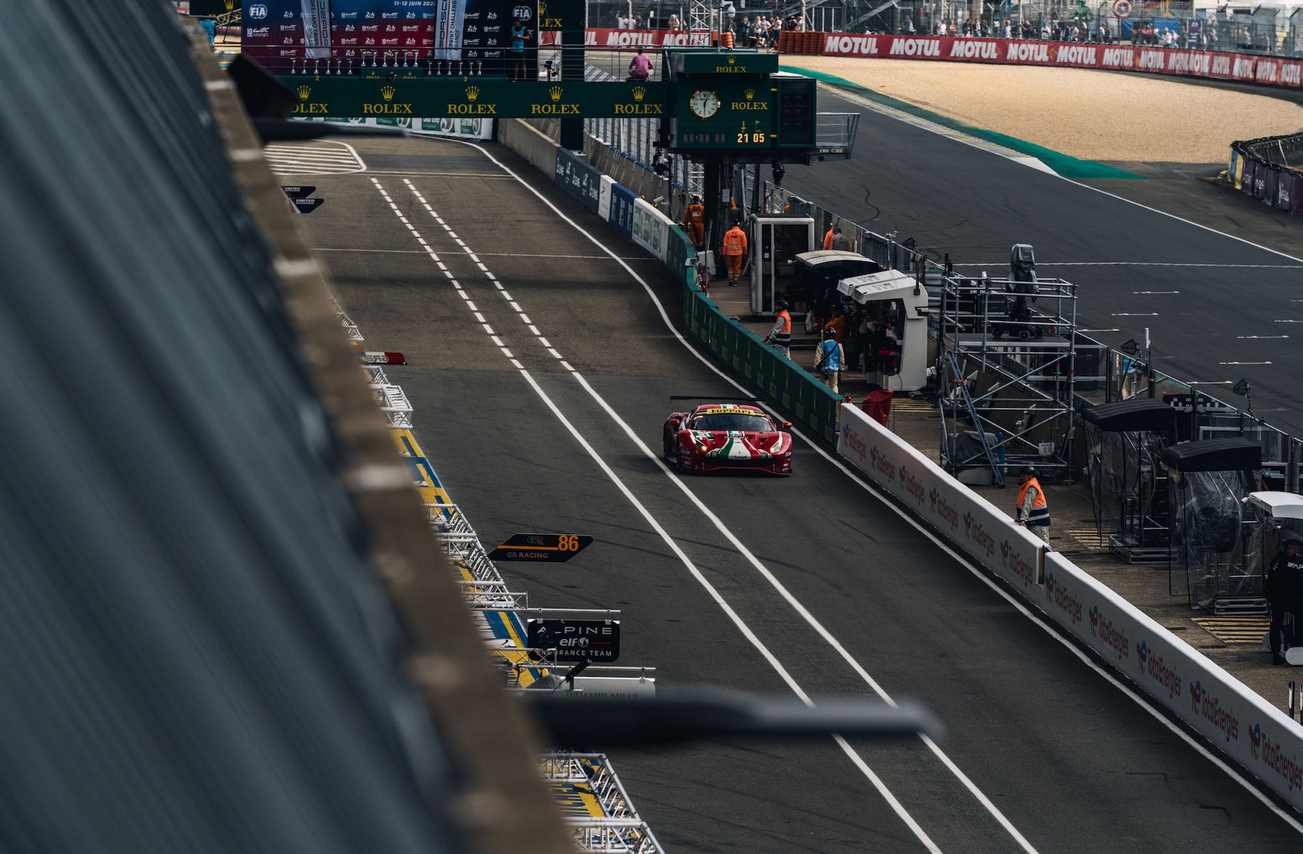 https://alphauniverseglobal.media.zestyio.com/Alpha-Universe-Zac-McGowan-LeMans-10.jpg?height=1200&fit=bounds
