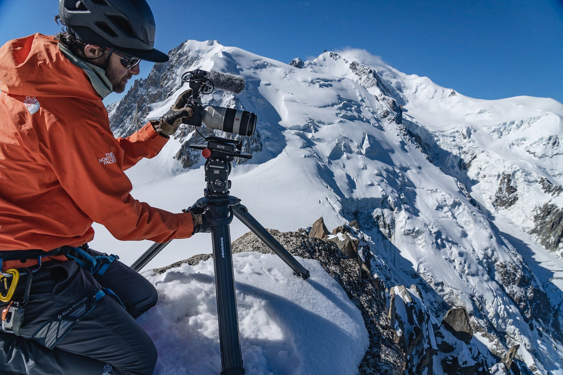 https://alphauniverseglobal.media.zestyio.com/Alpha-Universe-photo-by-Renan-Ozturk-210718_OZTURK_OCULUS_REDBULL_VR_BTS_014738.jpg?height=1200&fit=bounds