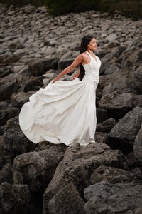 https://alphauniverseglobal.media.zestyio.com/Alpha-Universe-sonyA1-wedding-RaphNogal-005.jpg?height=300&fit=bounds