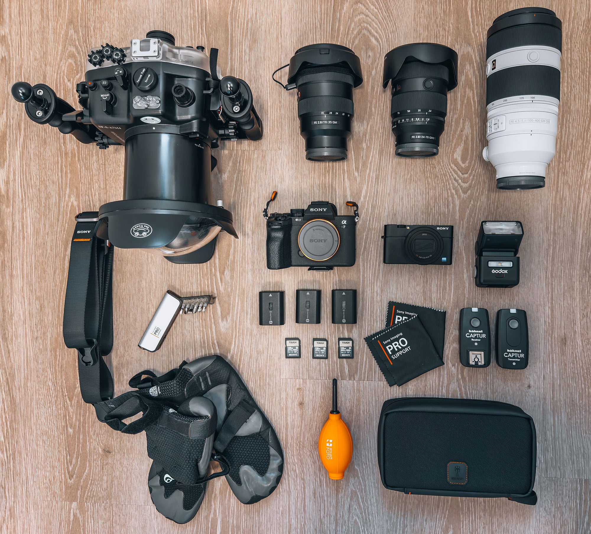 Eyr&uacute;n Lyd&iacute;a's photo kit for nature and adventure