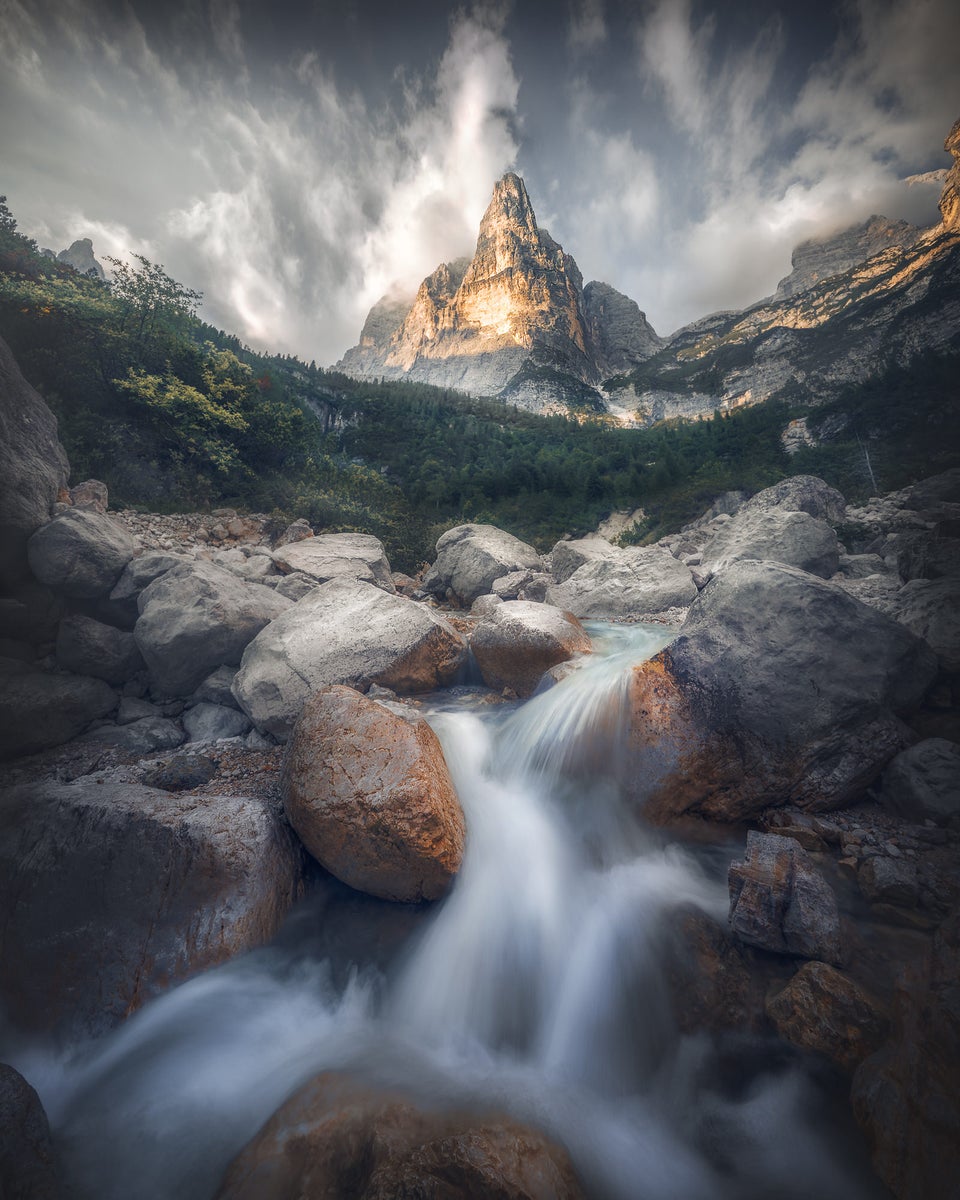 https://alphauniverseglobal.media.zestyio.com/alphauniverse-whats-in-my-bag-dolomites-spire-mountain-stream-long-exposure.jpg?height=1200&fit=bounds
