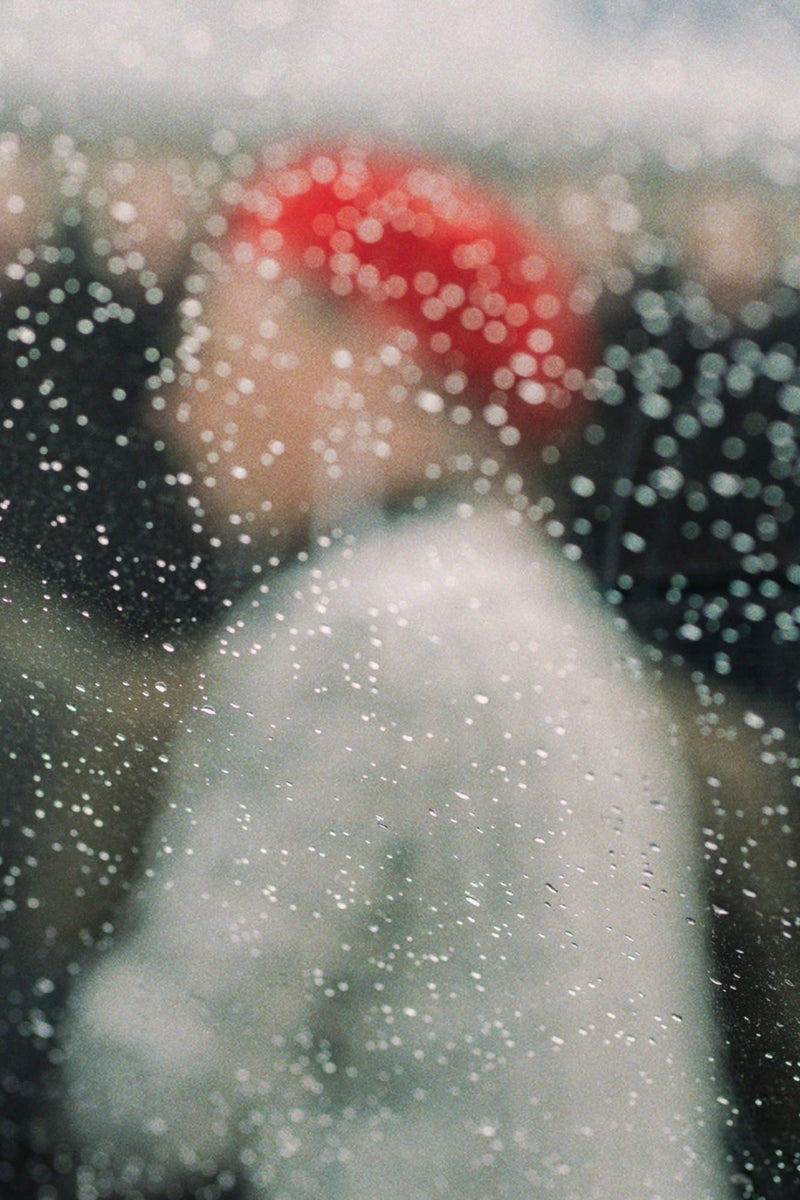 https://alphauniverseglobal.media.zestyio.com/rainy-window-bokeh-portrait-red-headscarf-street-photography.jpg?height=1200&fit=bounds